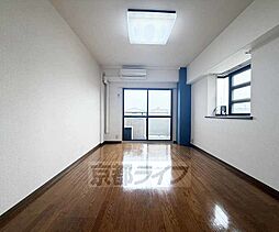 近鉄京都線 桃山御陵前駅 徒歩5分の賃貸マンション 4階1Kのリビング/ダイニング