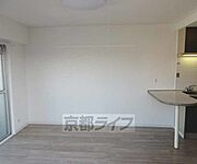 白い壁紙がさらにお部屋を広々と見せてくれます