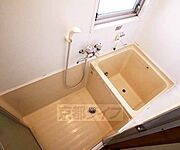 白基調のバスルームです・