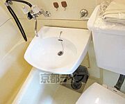 簡素な洗面台です
