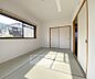 リビング/ダイニング：別方向から見た和室です。