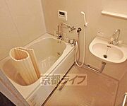 ゆったりくつろげるバスルームです