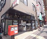 京都西院郵便局まで154m 阪急西院駅の近くにあります。（東側）　四条通いにあり、便利な立地です。
