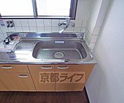 窓付きキッチン