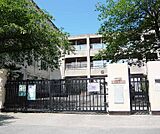 向島二の丸小学校まで194m 活気溢れる小学校です。