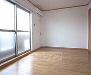 広々とした部屋です。