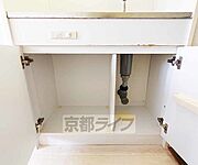 キッチン下に収納があります。