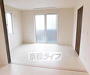 白い床で清潔感があります。