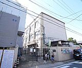 横大路小学校まで206m 活気溢れる小学校です。