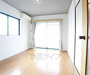 明るい子供部屋です。