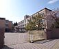 周辺：明徳小学校まで950m 岩倉駅近くの小学校です。