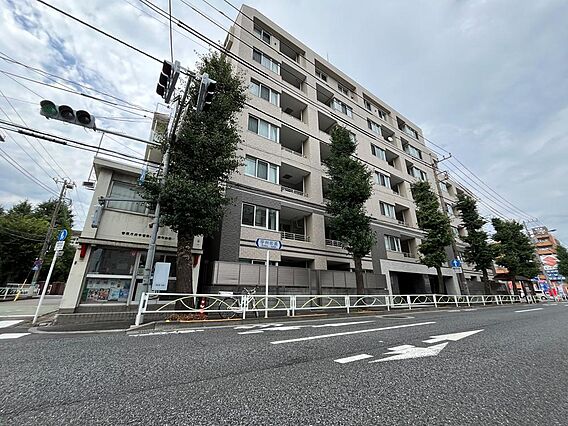 建物1階に交番...