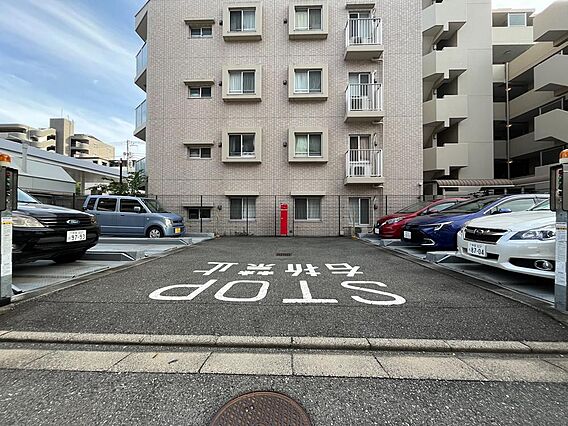 立体式の駐車場...