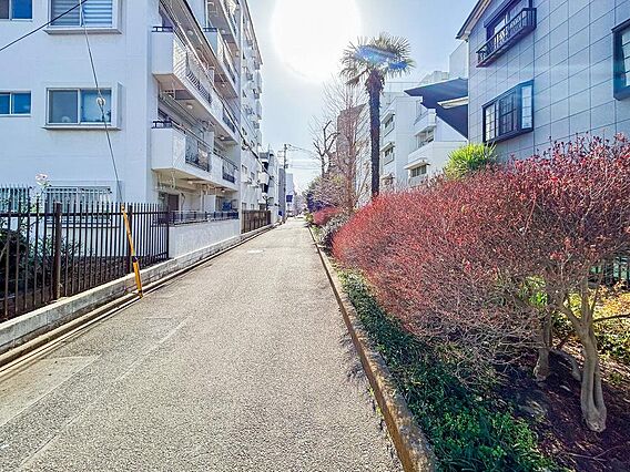 静かな住宅街に...