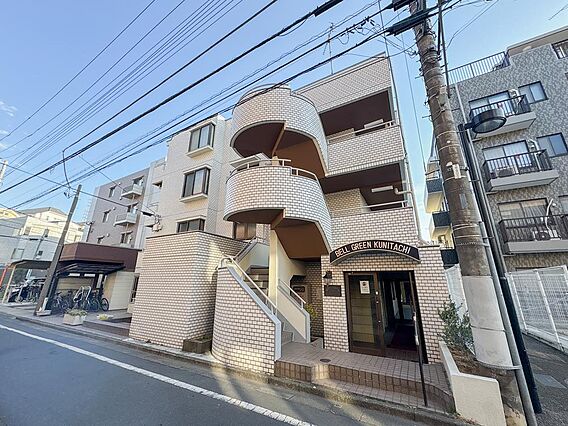 街に溶け合う美...