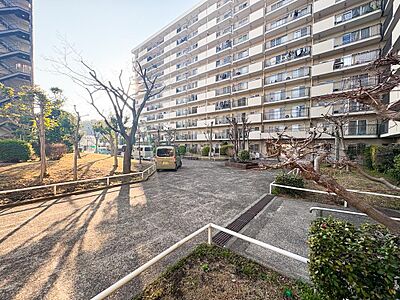 外観:流行に左右されず、将来にわたって価値が継続する「上質」な佇まい。おしゃれな雰囲気や自然の潤い、親しみやすさといった個性を、街に新たな価値をもたらし続けます。 外観:流行に左右されず、将来にわたって価値が継続する「上質」な佇まい。おしゃれな雰囲気や自然の潤い、親しみやすさといった個性を、街に新たな価値をもたらし続けます。