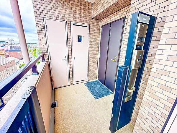 玄関を拡大表示