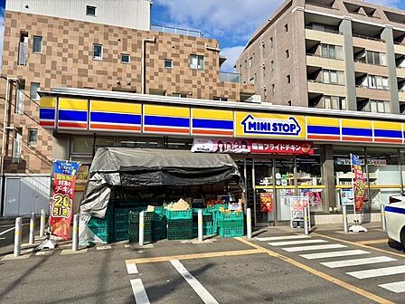 ミニストップ武蔵野緑町店まで約160m