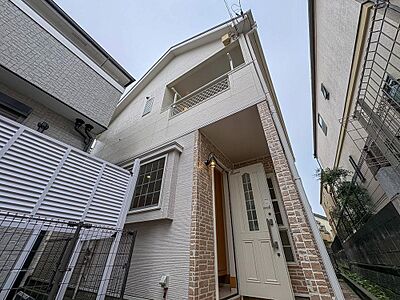 外観:第一種低層住居専用地域の良好な住環境が保たれたエリア。低層の一戸建てを中心とした街並みが整然と続き、周辺は高い建物が建っていないので、採光や開放性に恵まれ、空が広く緑の多い閑静な趣を感じる環境です 外観:第一種低層住居専用地域の良好な住環境が保たれたエリア。低層の一戸建てを中心とした街並みが整然と続き、周辺は高い建物が建っていないので、採光や開放性に恵まれ、空が広く緑の多い閑静な趣を感じる環境です