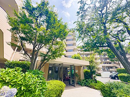 東急ブランド旧分譲の好立地、新耐震マンション。1棟総戸数100戸のビッグコミュニティです。詳細はお気軽にお問い合わせください。2026/7/16撮影