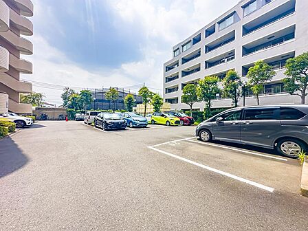 駐車場スペース。月額11000円でご利用いただけます。ご利用の際は空き状況を確認いたします。2026/7/16撮影