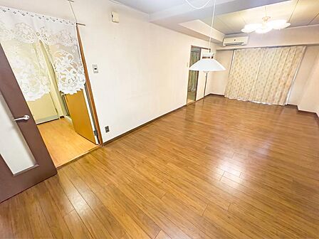 この場所が、故郷になる。住まいには思いが宿り、やがて住まう人の特別な場所へと昇華されていきます。※リノベーション前のお写真です。CGにより家具などを削除してあります。2026/7/31撮影