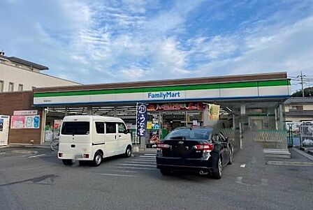ファミリーマート高尾駅南店まで約401m