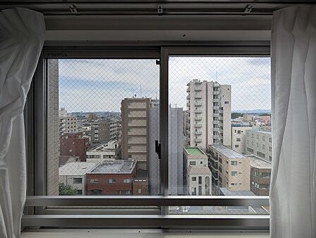近くに風を遮る建物がないのでお部屋に風が通ります。