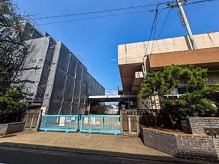 世田谷区立弦巻中学校まで約1043m