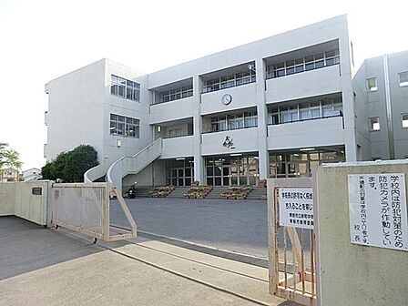 青梅市立新町中学校まで約788m