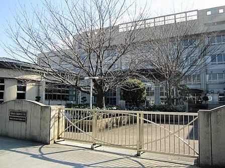 川崎市立稲田小学校まで約450m