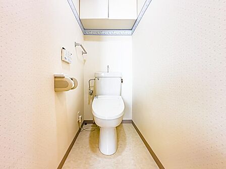 温水洗浄便座完備のトイレスペース。ついつい考え事をしてしまうほど落ち着く空間です。2026/8/20撮影