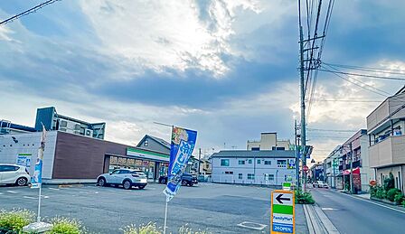 ファミリーマート武蔵村山大南通り店まで約484m