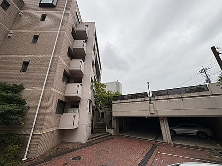 2026年9月リノベーション完成予定!RC造7階建1階部分「4LDK」の住まい。京王相模原線「京王多摩センター」駅まで徒歩7分の立地です。