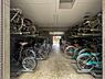 その他：雨や風から大切な自転車を守る屋内駐輪場。2段式ラック採用で綺麗に整頓された管理空間。
