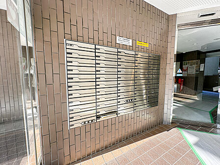 内装をフルリフォーム中。11月下旬に完成予定です。