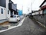 外観：前面道路＆外観