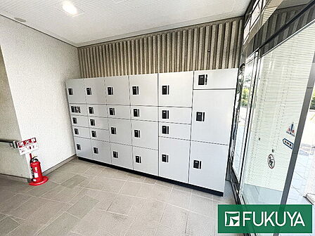 宅配ボックスもあり、不在時の荷物の受け取りも安心です♪