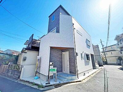 外観:令和7年5月に完成した3LDK+駐車スペースが1台分ある新築物件♪ 外観:令和7年5月に完成した3LDK+駐車スペースが1台分ある新築物件♪