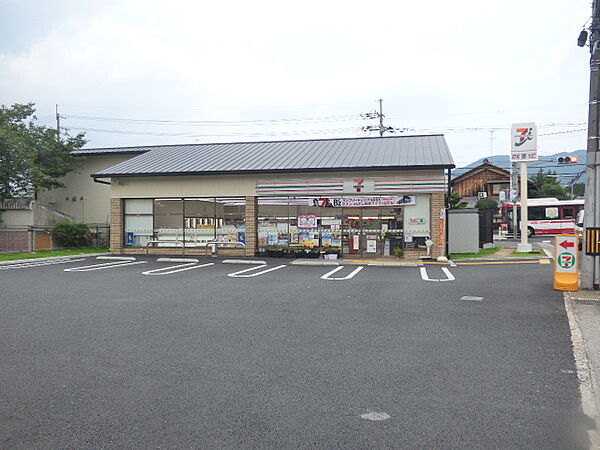 画像19:セブンイレブン 伏見石田大山店（180m）