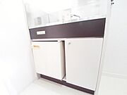 キッチン下にはミニ冷蔵庫付き
