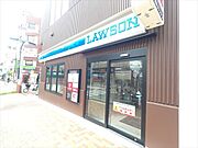 ドラッグストアが入るビルまで徒歩5分（415ｍ）