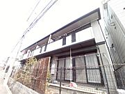角地に建つ日当りの良い建物です