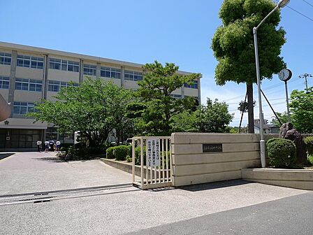 高松市立桜町中学校:徒歩10分(620m)