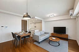 Ｊ．ＣＲＥＳＴ県庁前 2LDKのリビング/ダイニング