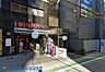 周辺：まいばすけっと鶴見中央5丁目店 徒歩6分。ちょっと買い物したいときにすぐ行ける便利な小型スーパー。食品や雑貨等の生活に必要なものを手に入れることができます。 430m