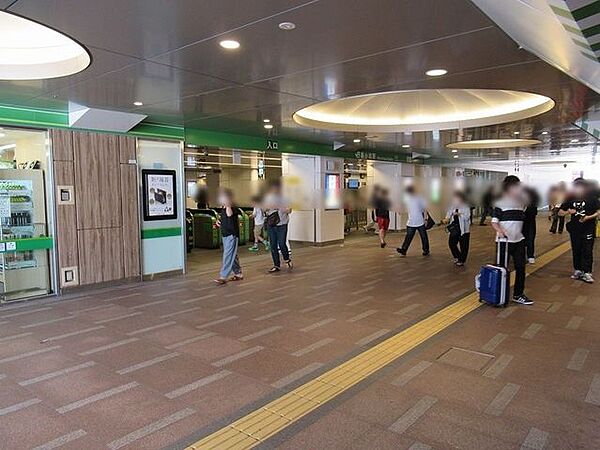 画像16:新小岩駅(JR 総武本線) 徒歩5分。 380m