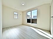 様々なテイストのインテリアと相性の良い、シンプルな内装です。お好みのお部屋作りが楽しめます。