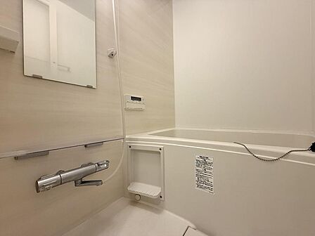 清潔感のある浴室。1日の疲れをゆっくりと癒してくれる空間です。