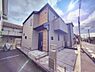 外観：設計士の想いが詰まった、工夫ある住まいです。ご家族皆様揃って、ぜひご見学ください。